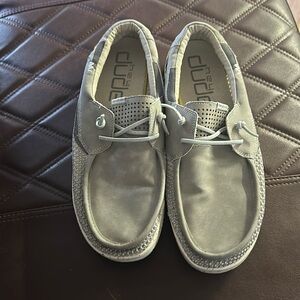 Men’s HEY DUDE shoes. Worn once. Size 10